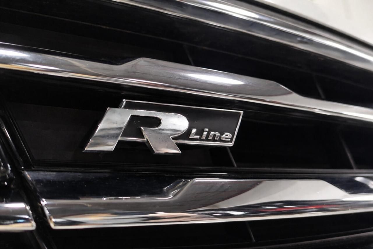 2021 Volkswagen Tiguan R-Line Highline 4MOTION / NAV / Leather / Sunroof Photo