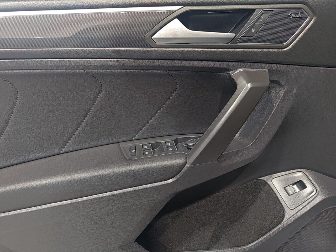 2021 Volkswagen Tiguan R-Line Highline 4MOTION / NAV / Leather / Sunroof Photo