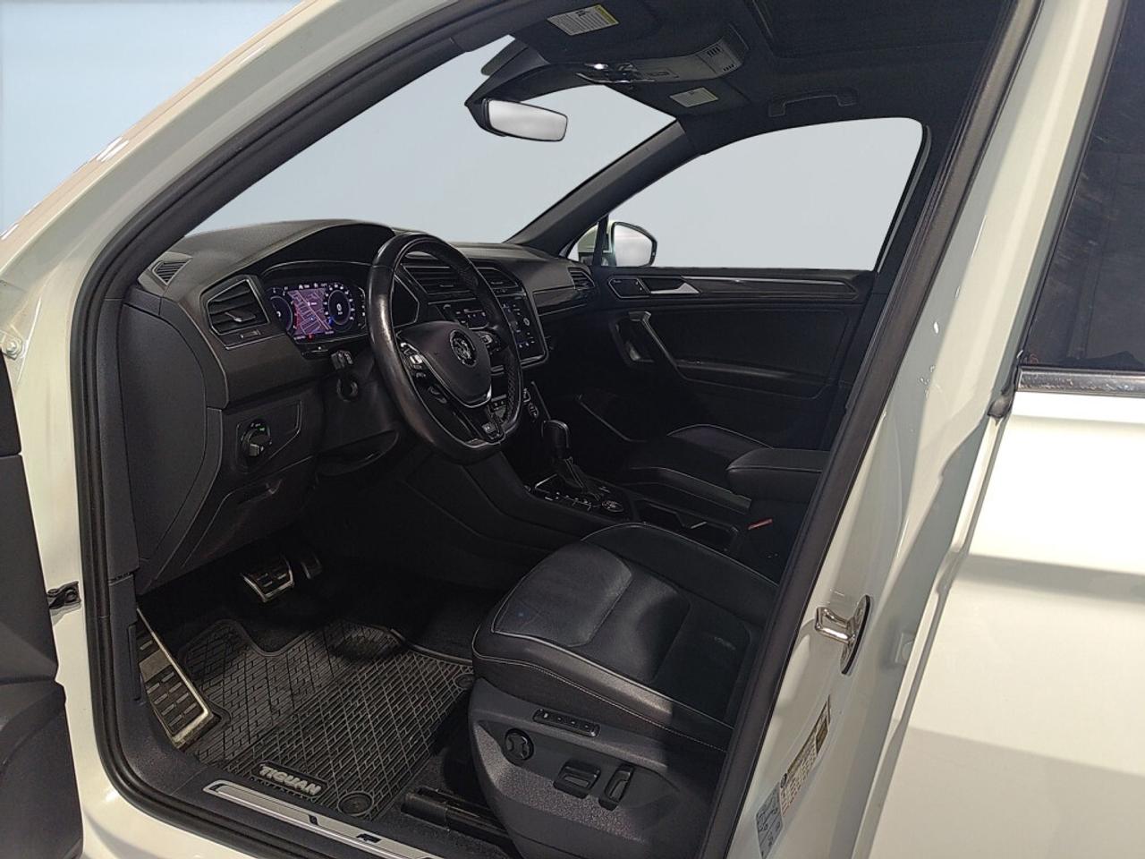2021 Volkswagen Tiguan R-Line Highline 4MOTION / NAV / Leather / Sunroof Photo