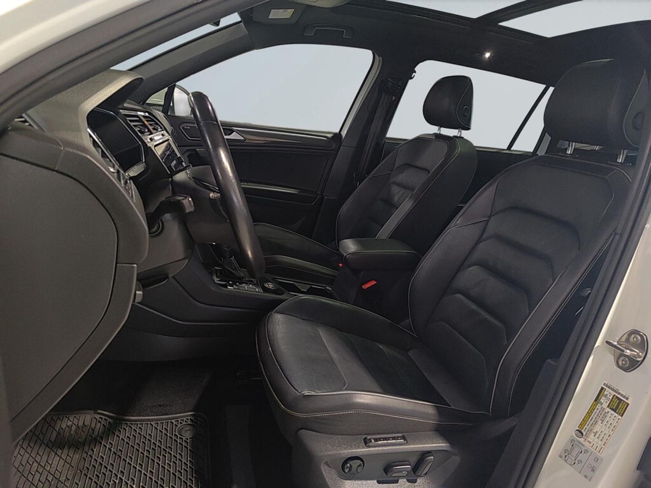 2021 Volkswagen Tiguan R-Line Highline 4MOTION / NAV / Leather / Sunroof Photo