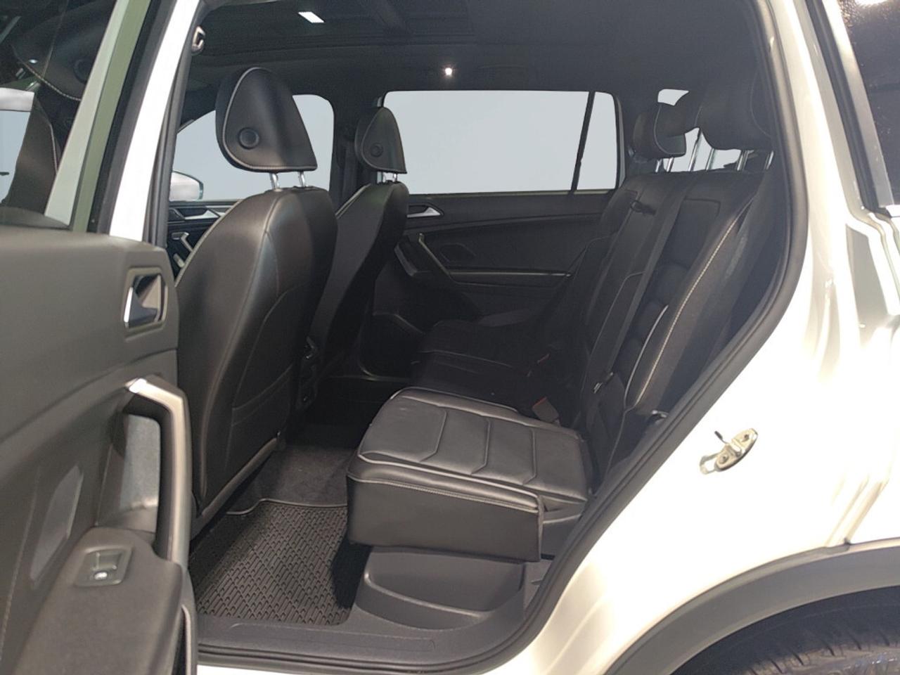 2021 Volkswagen Tiguan R-Line Highline 4MOTION / NAV / Leather / Sunroof Photo
