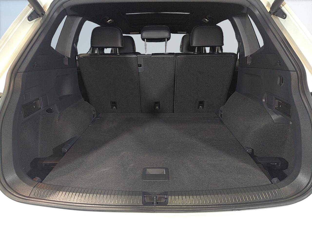 2021 Volkswagen Tiguan R-Line Highline 4MOTION / NAV / Leather / Sunroof Photo