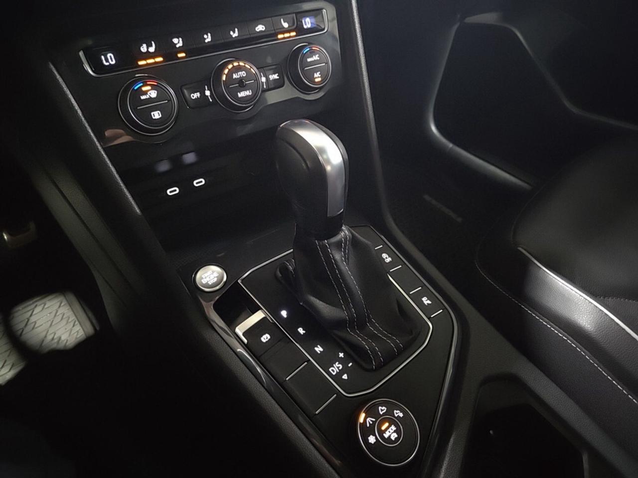 2021 Volkswagen Tiguan R-Line Highline 4MOTION / NAV / Leather / Sunroof Photo