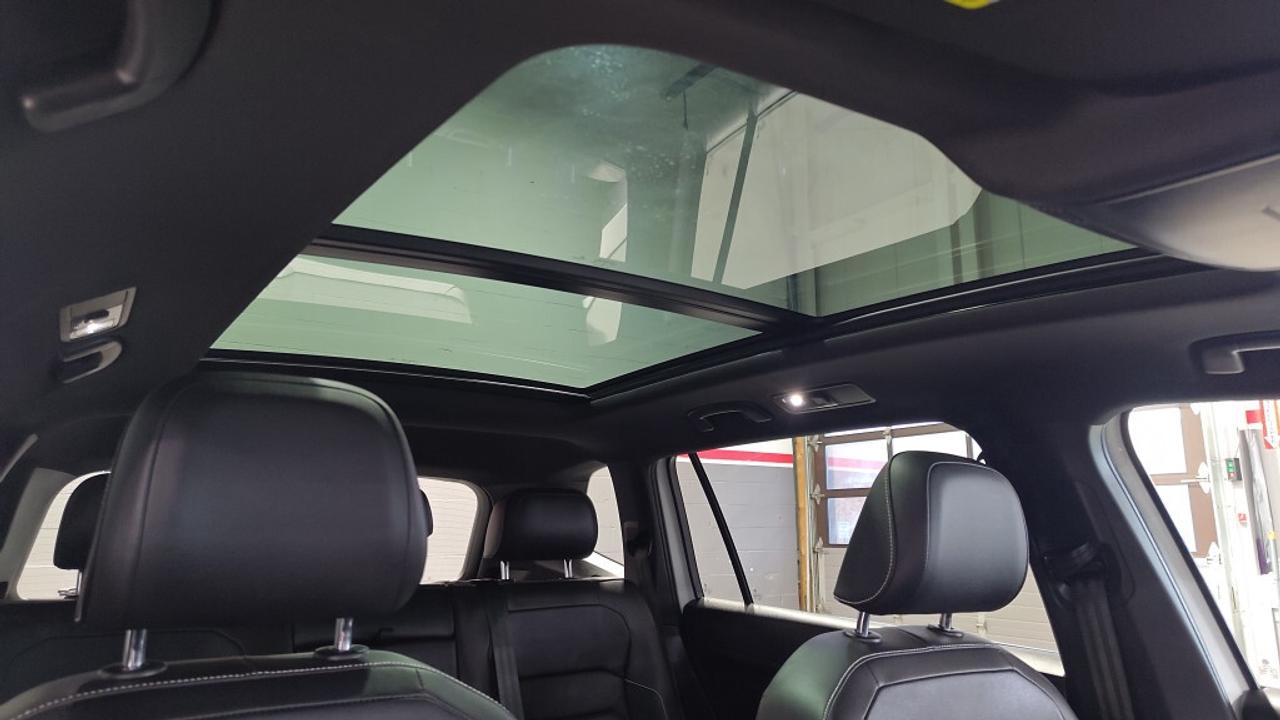 2021 Volkswagen Tiguan R-Line Highline 4MOTION / NAV / Leather / Sunroof Photo
