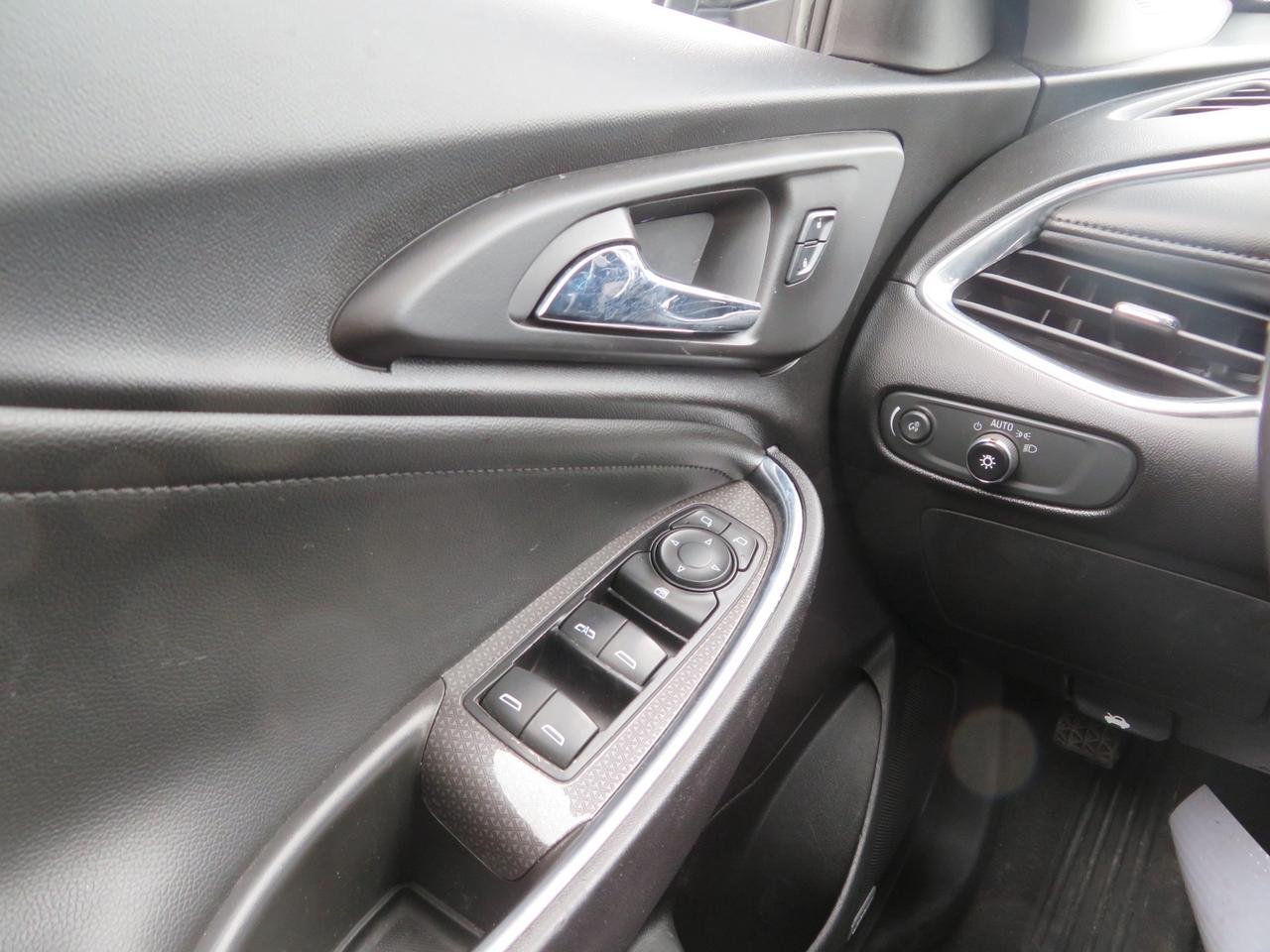 2016 Chevrolet Malibu 4dr Sdn LT w/1LT Photo