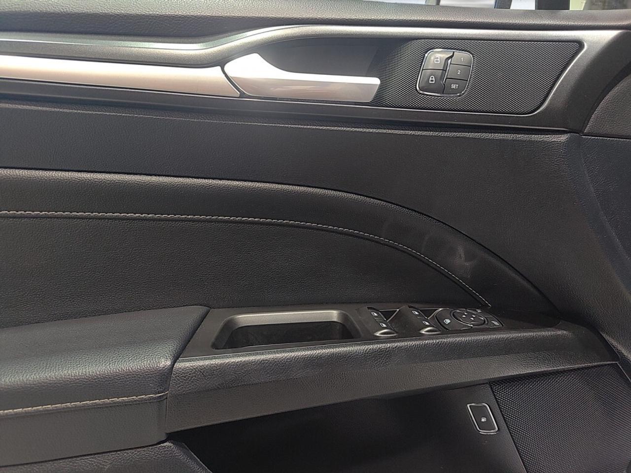 2018 Ford Fusion Energi Titanium Plug in Hybrid / Leather / Sunroof / NAV Photo