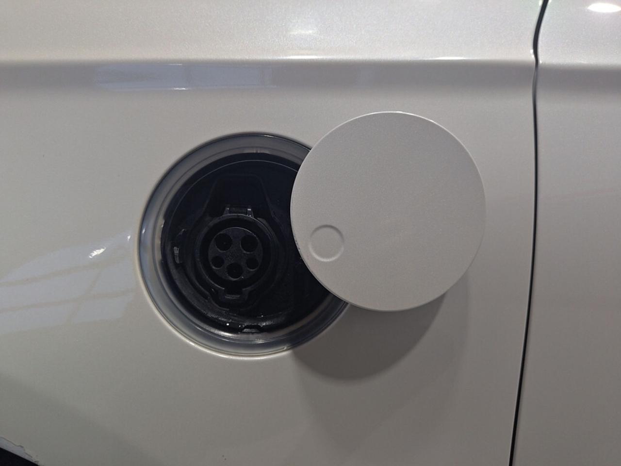 2018 Ford Fusion Energi Titanium Plug in Hybrid / Leather / Sunroof / NAV Photo