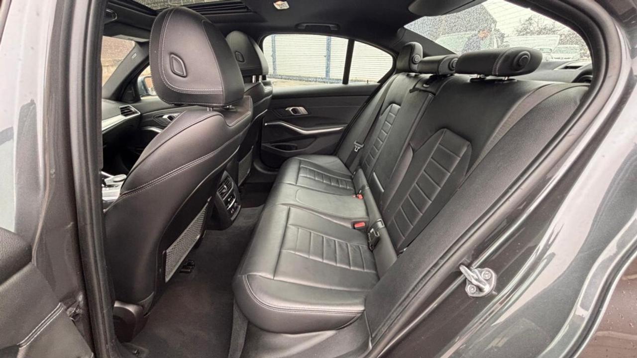 2020 BMW 330i i xDrive /Clean Carfax/NAVI/Sunroof/Leather/ Lane Photo