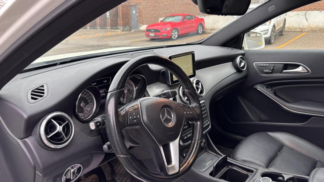 2015 Mercedes-Benz GLA-Class 4MATIC/NAVI/Leather/Sunroof/Bluetooth/Back Up Cam/ Photo
