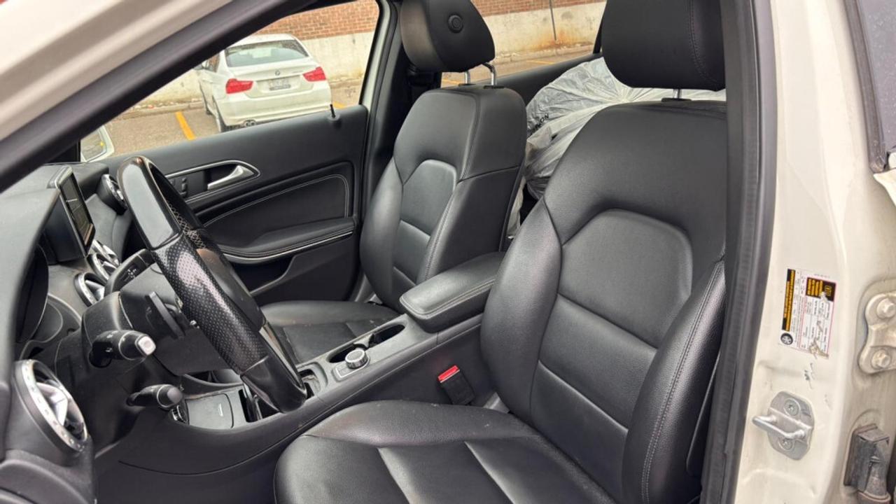 2015 Mercedes-Benz GLA-Class 4MATIC/NAVI/Leather/Sunroof/Bluetooth/Back Up Cam/ Photo