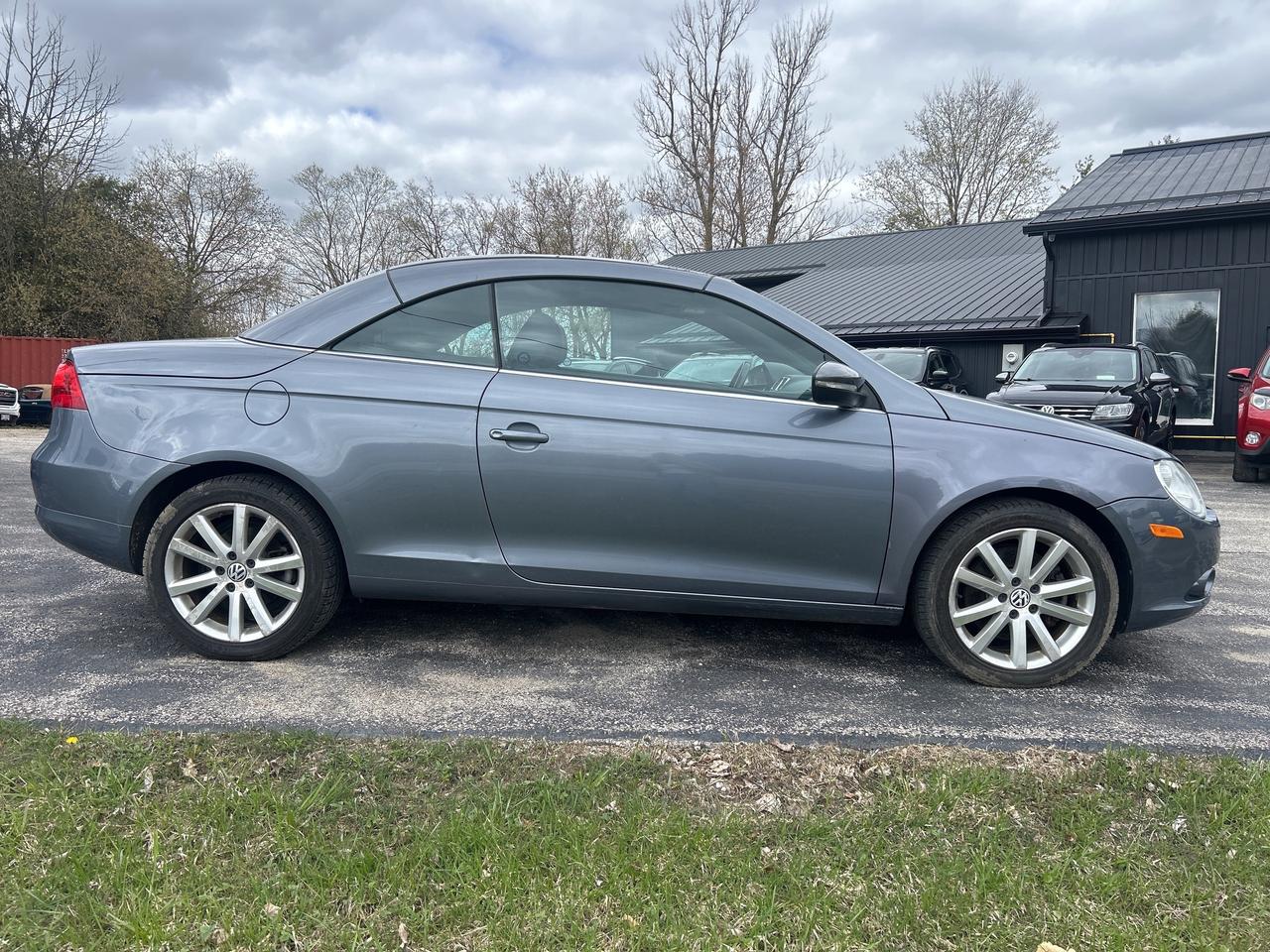 2009 Volkswagen Eos Trendline Convertible, LOW KM Photo