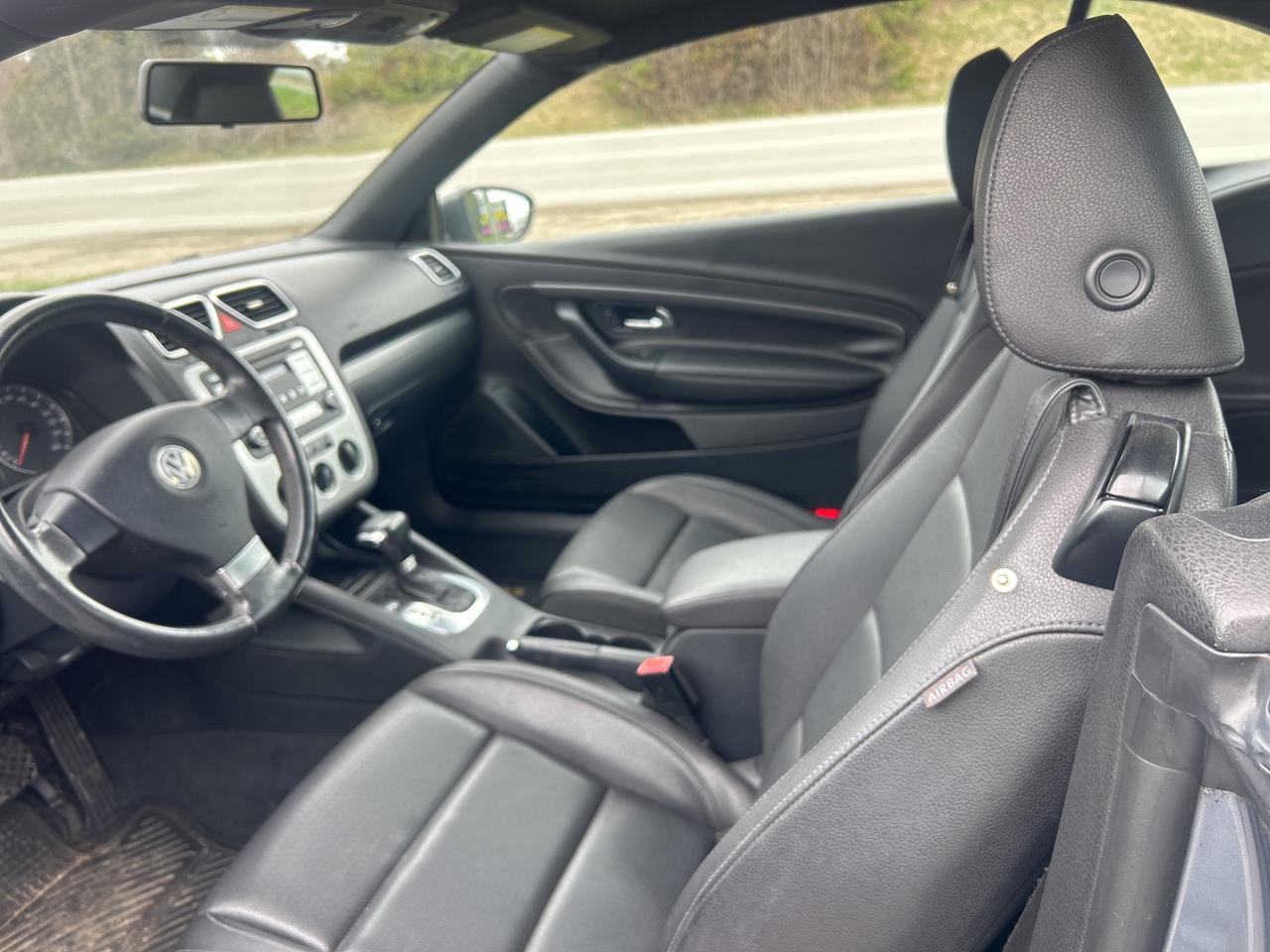 2009 Volkswagen Eos Trendline Convertible, LOW KM Photo