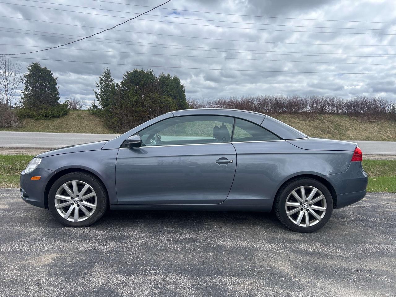 2009 Volkswagen Eos Trendline Convertible, LOW KM Photo