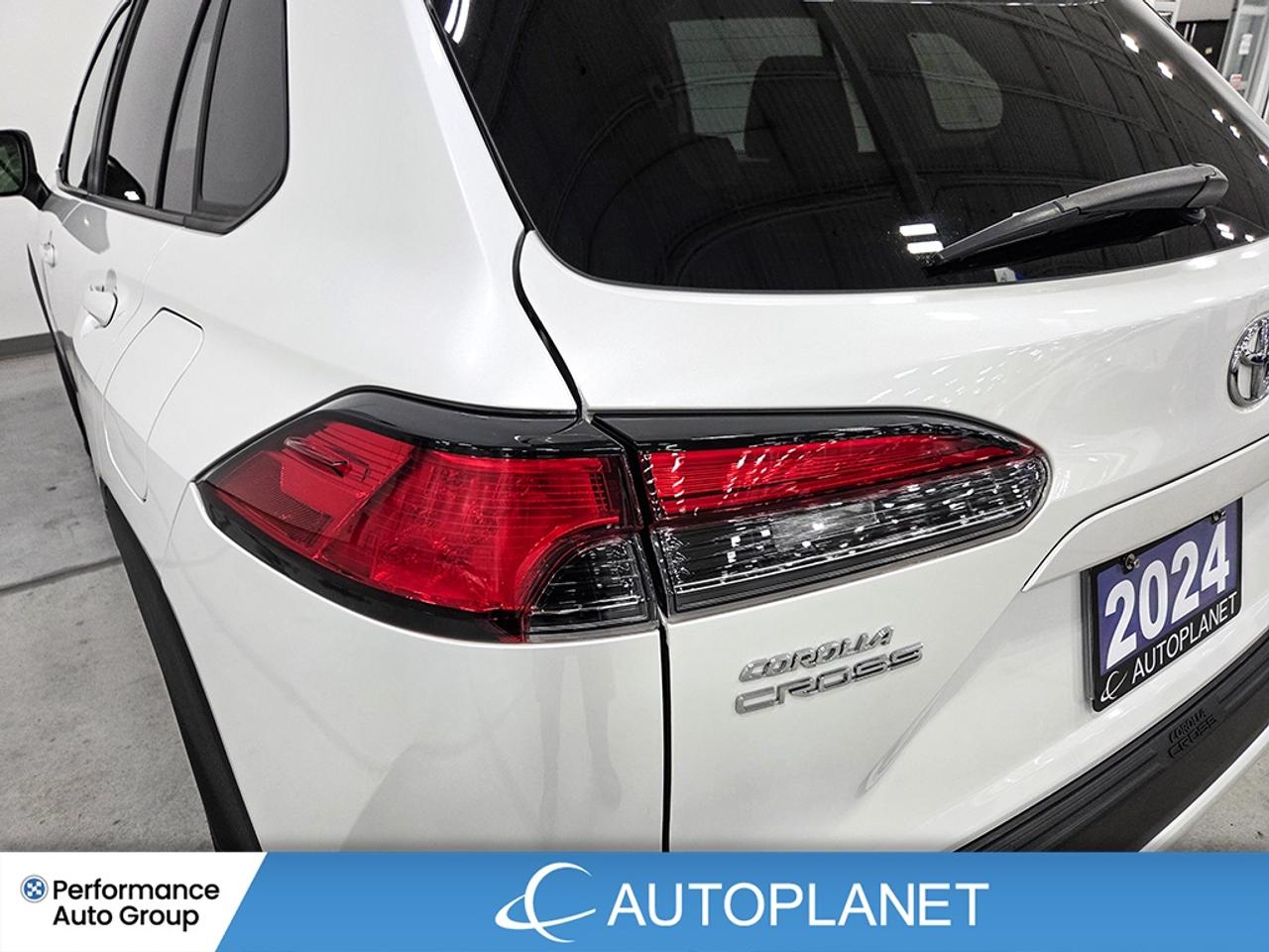 2024 Toyota Corolla Cross XLE AWD, Sunroof, Back Up Cam, Android Auto! Photo