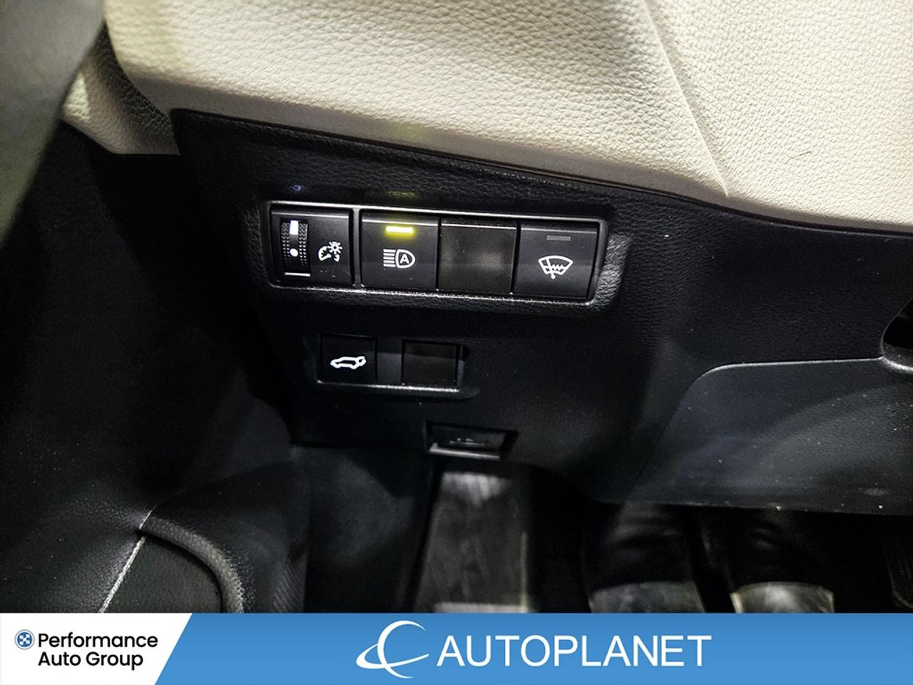 2024 Toyota Corolla Cross XLE AWD, Sunroof, Back Up Cam, Android Auto! Photo