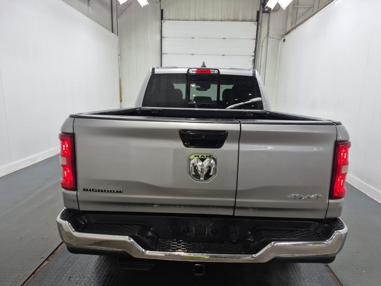2025 RAM 1500 Big Horn 4x4 Crew Cab 5'7 - Nav - Split Tailgate! Photo2