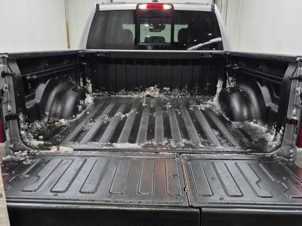 2025 RAM 1500 Big Horn 4x4 Crew Cab 5'7 - Nav - Split Tailgate! Photo3