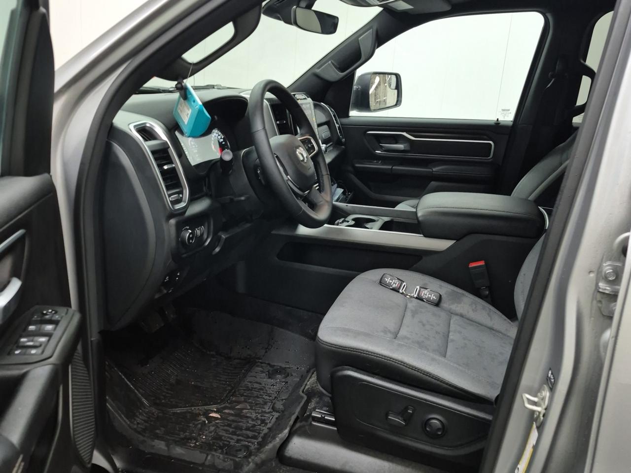 2025 RAM 1500 Big Horn 4x4 Crew Cab 5'7 - Nav - Split Tailgate! Photo