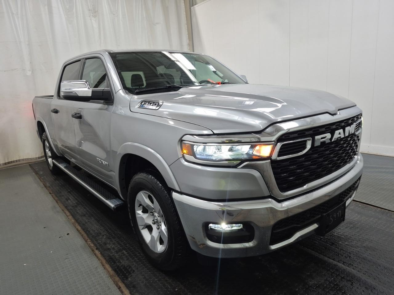 2025 RAM 1500 Big Horn 4x4 Crew Cab 5'7 - Nav - Split Tailgate! Photo