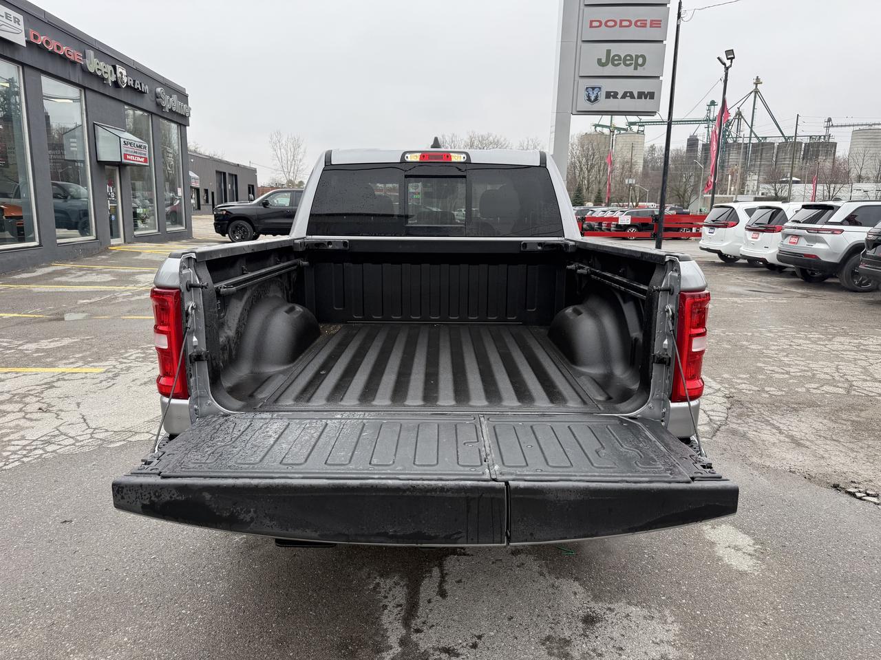 2025 RAM 1500 Big Horn 4x4 Crew Cab 5'7 - Nav - Split Tailgate! Photo