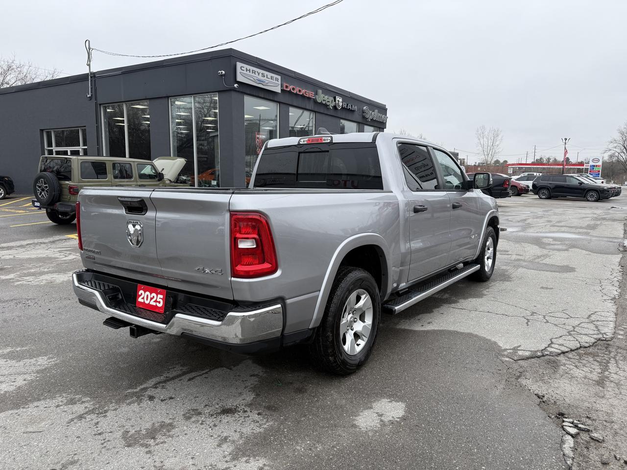 2025 RAM 1500 Big Horn 4x4 Crew Cab 5'7 - Nav - Split Tailgate! Photo