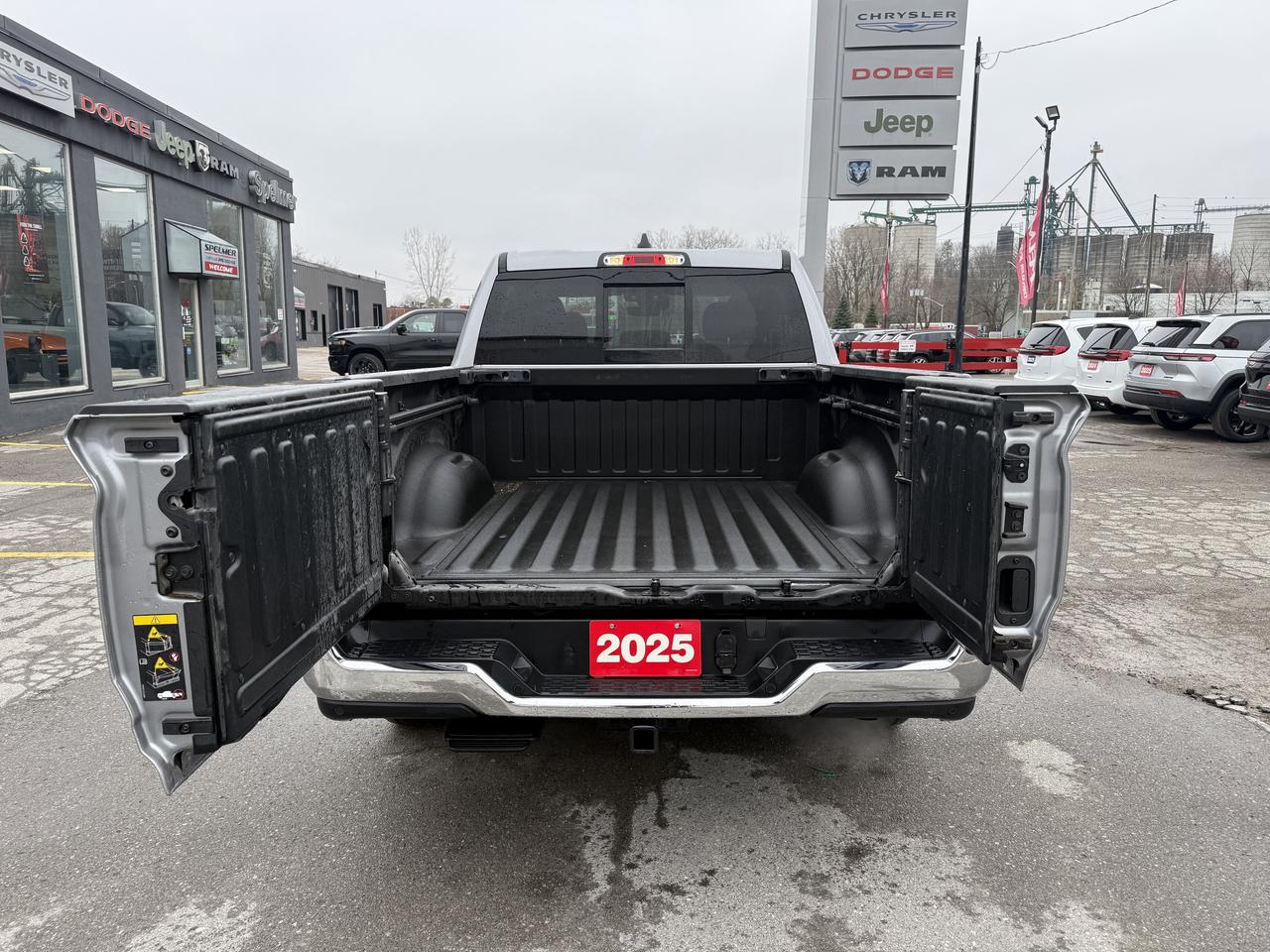 2025 RAM 1500 Big Horn 4x4 Crew Cab 5'7 - Nav - Split Tailgate! Photo