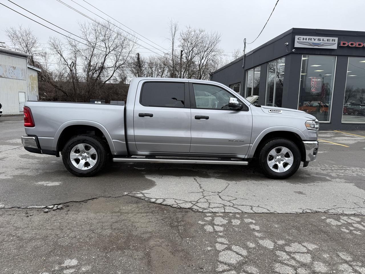2025 RAM 1500 Big Horn 4x4 Crew Cab 5'7 - Nav - Split Tailgate! Photo