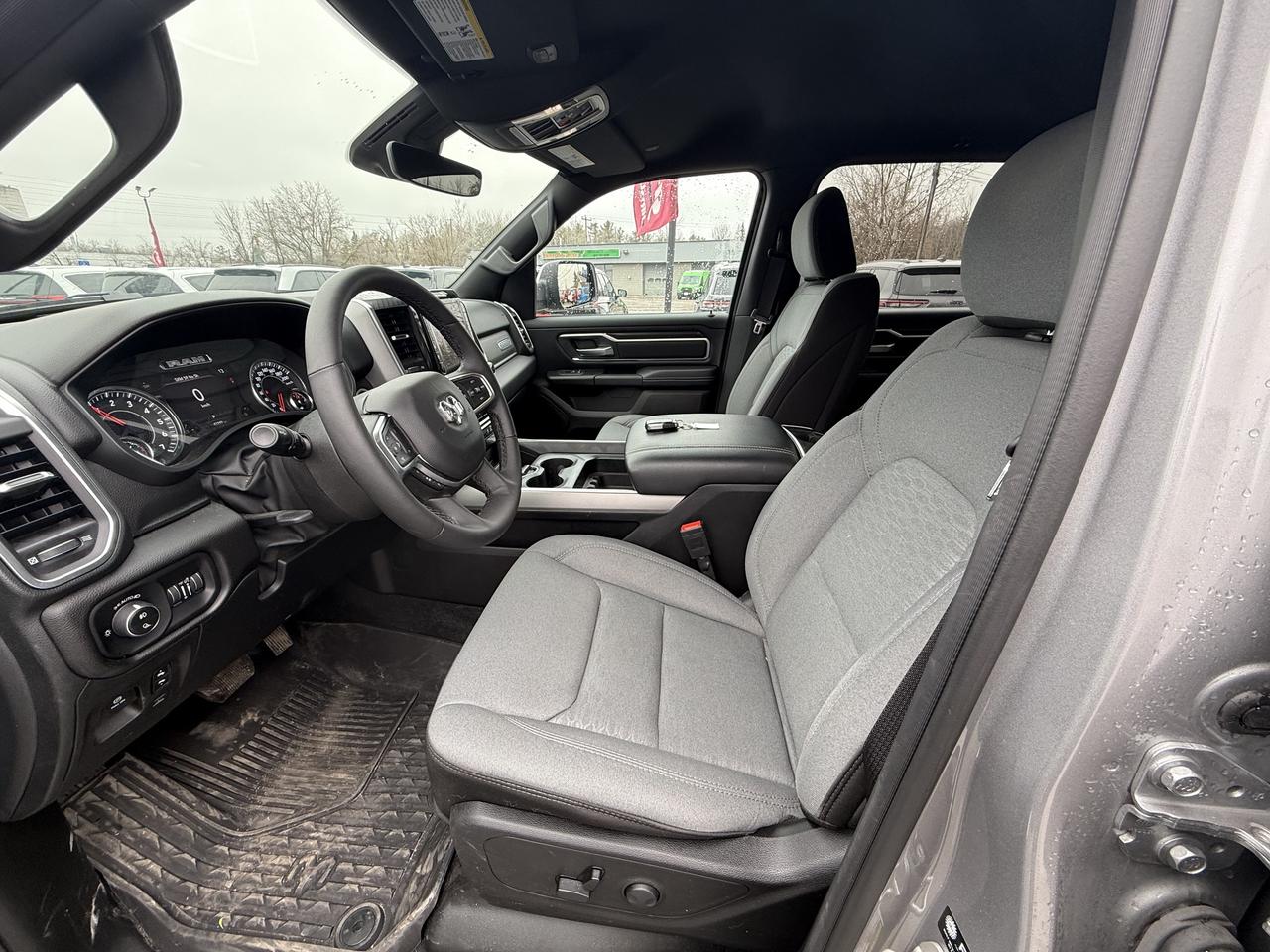 2025 RAM 1500 Big Horn 4x4 Crew Cab 5'7 - Nav - Split Tailgate! Photo