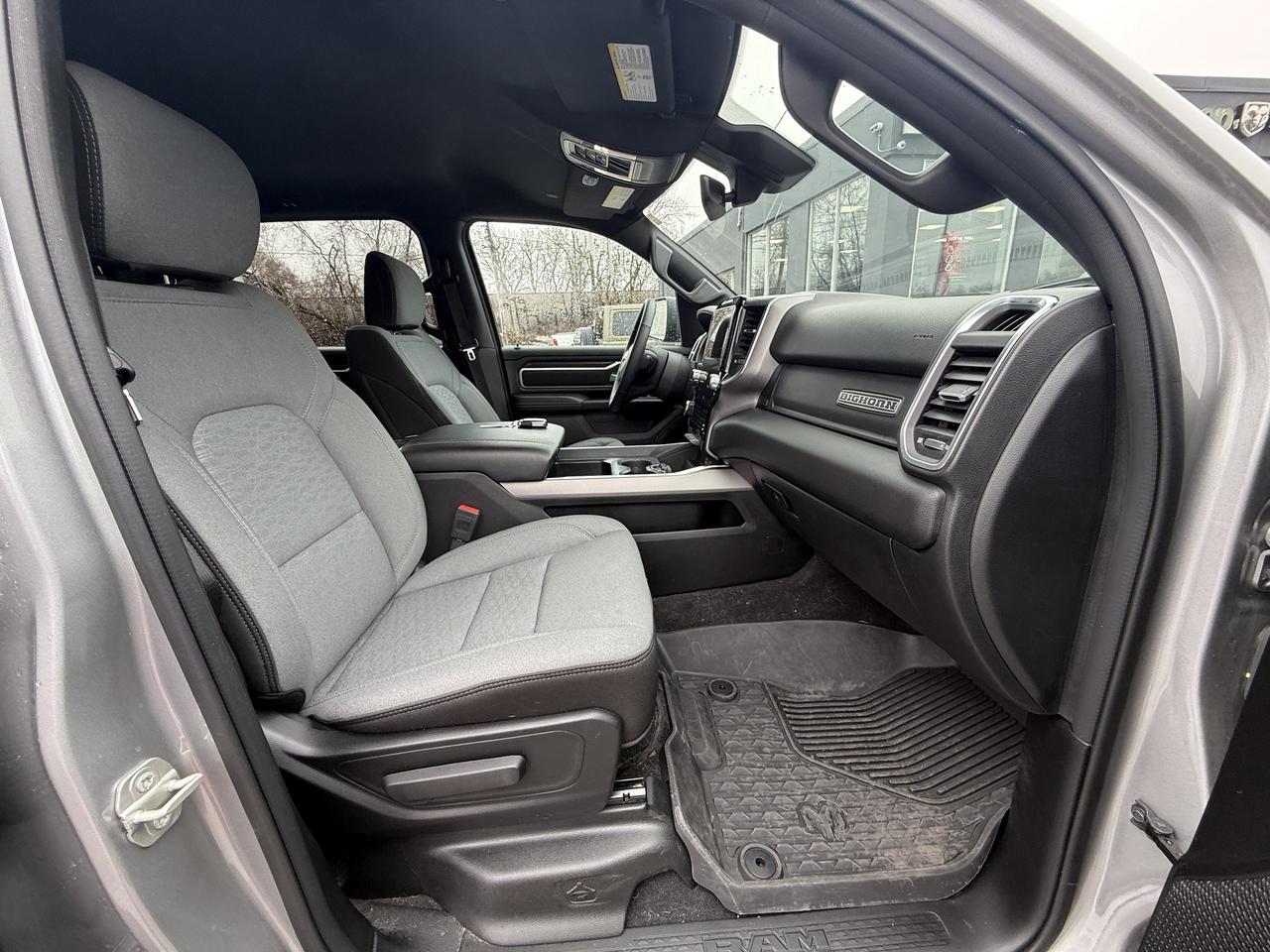 2025 RAM 1500 Big Horn 4x4 Crew Cab 5'7 - Nav - Split Tailgate! Photo