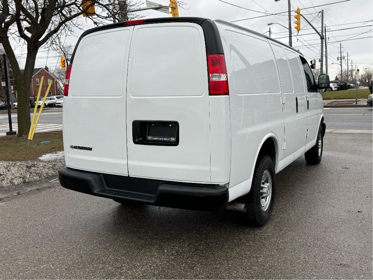 2024 Chevrolet Express 2500 2500 CleanCarfax Warranty Certified LowKMs B.Cam Photo2
