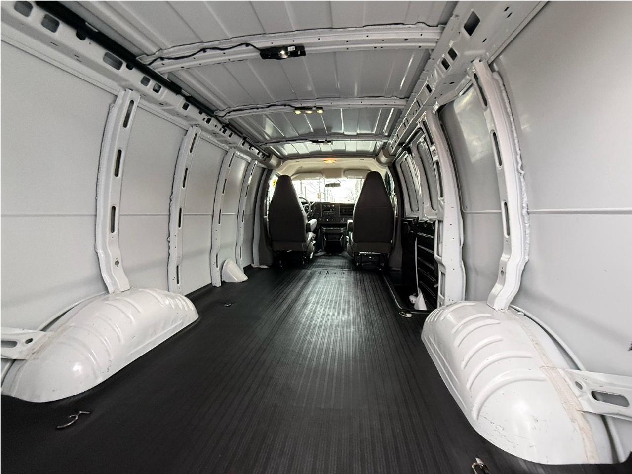 2024 Chevrolet Express 2500 2500 CleanCarfax Warranty Certified LowKMs B.Cam Photo4