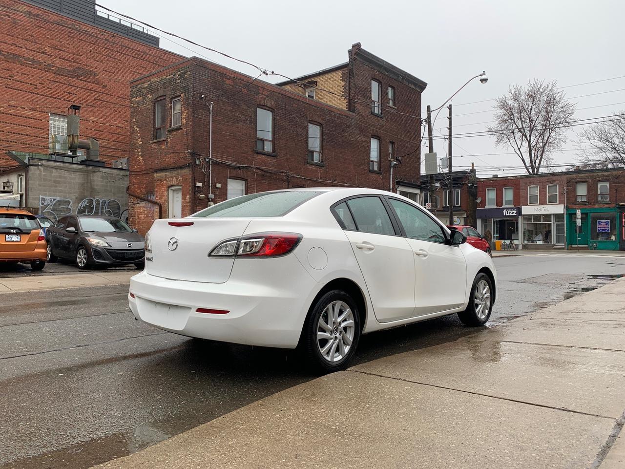 2013 Mazda MAZDA3 4dr Sdn Auto GX Photo