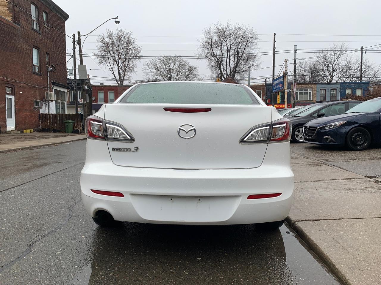 2013 Mazda MAZDA3 4dr Sdn Auto GX Photo
