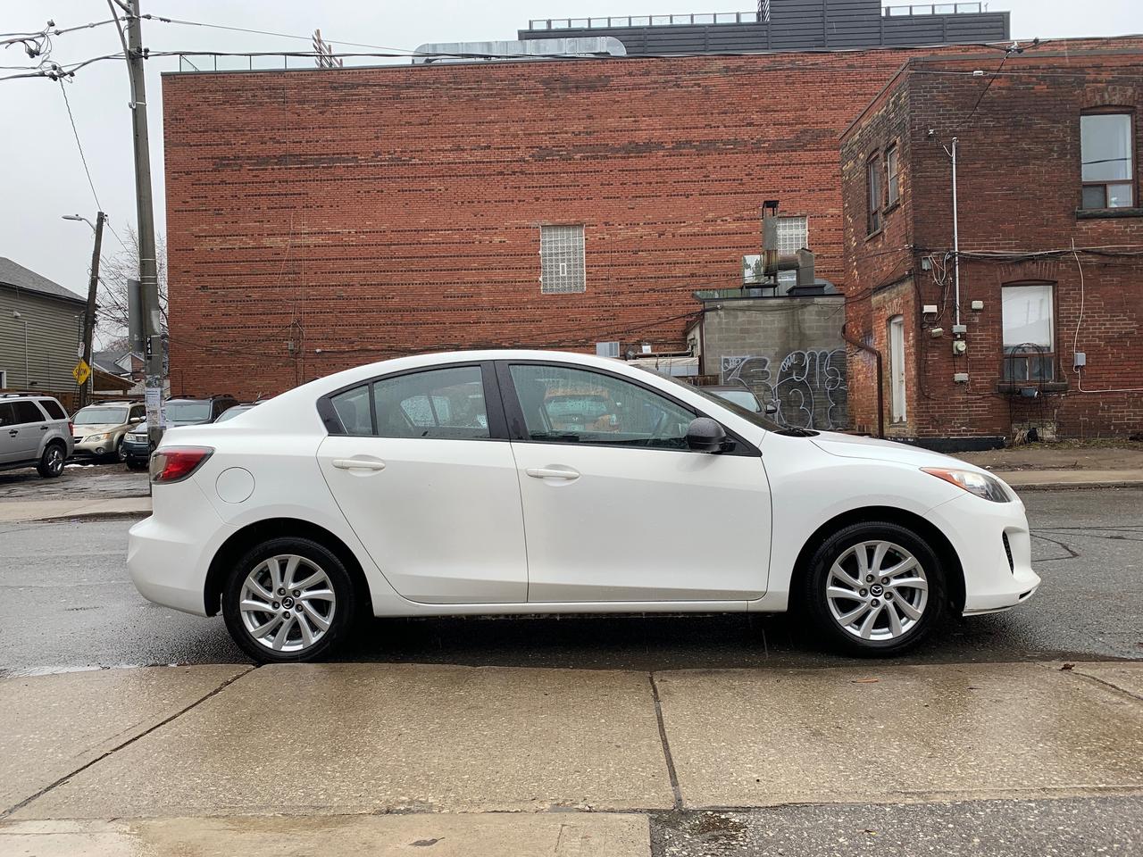 2013 Mazda MAZDA3 4dr Sdn Auto GX Photo