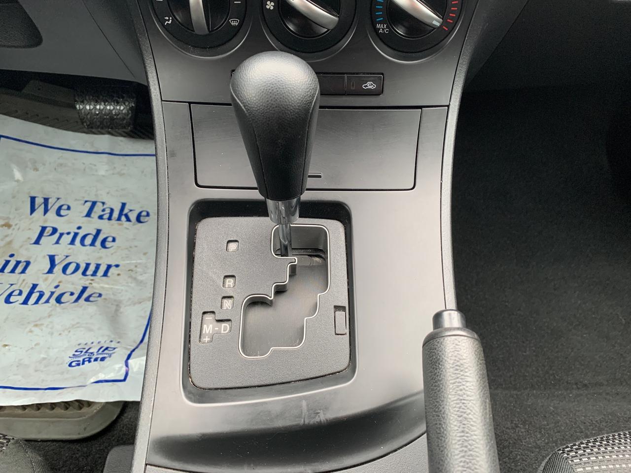 2013 Mazda MAZDA3 4dr Sdn Auto GX Photo