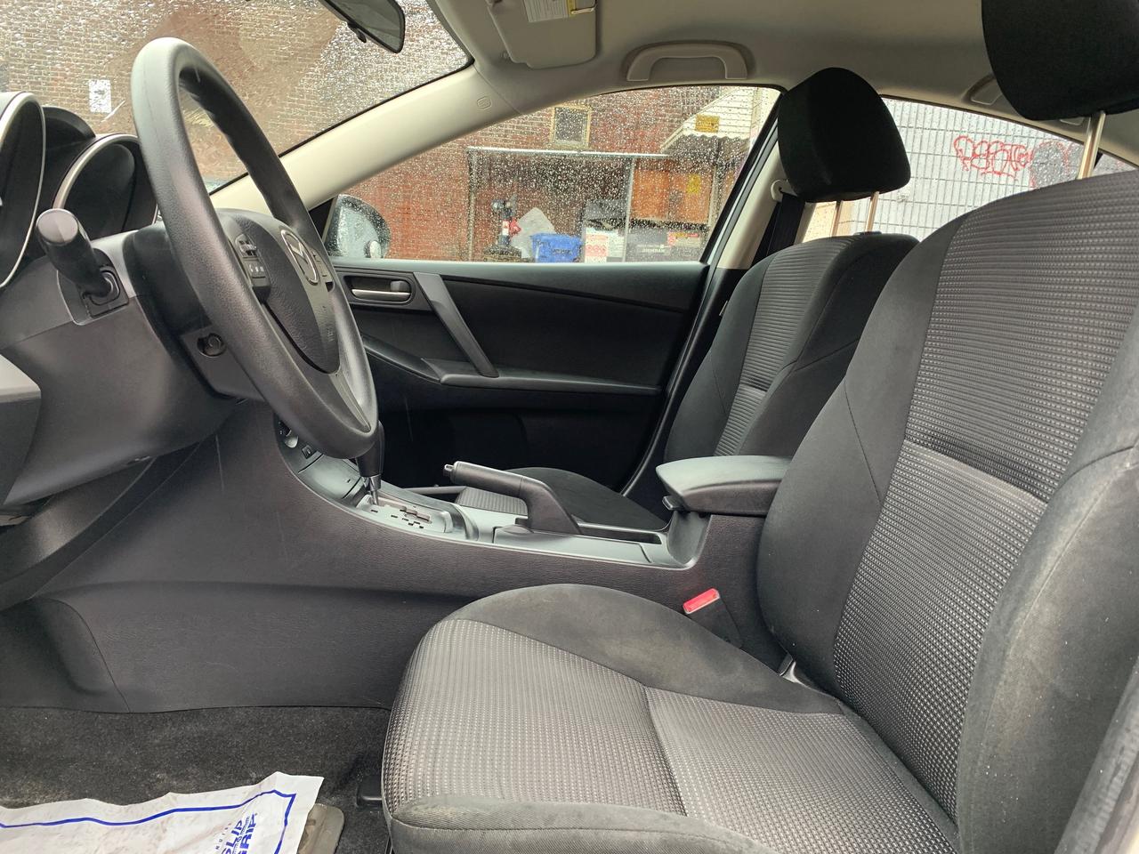 2013 Mazda MAZDA3 4dr Sdn Auto GX Photo