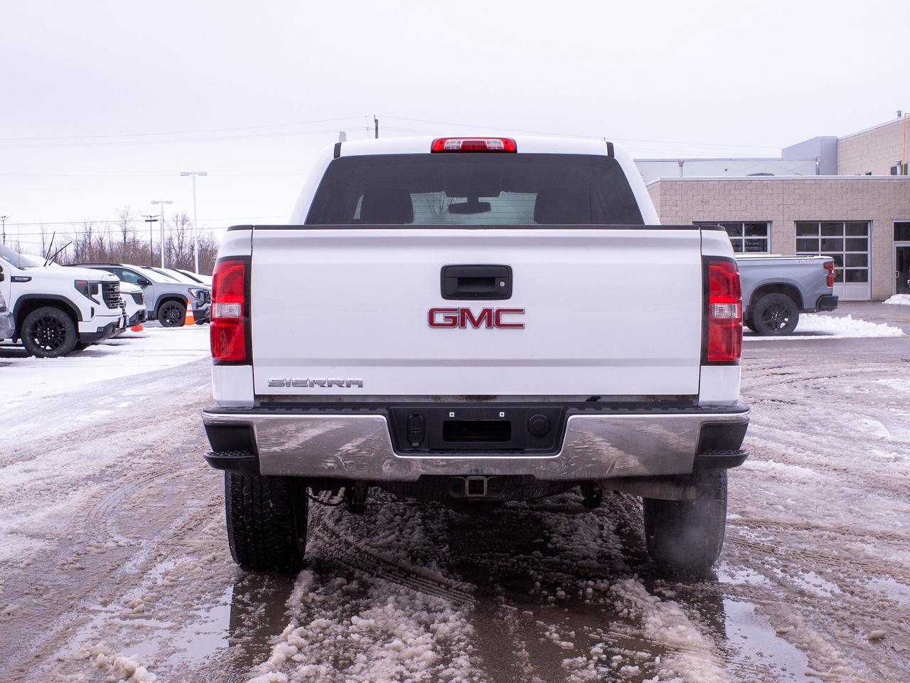 2017 GMC Sierra 1500 - Adjustable Lumbar   Smartphone Integration Photo