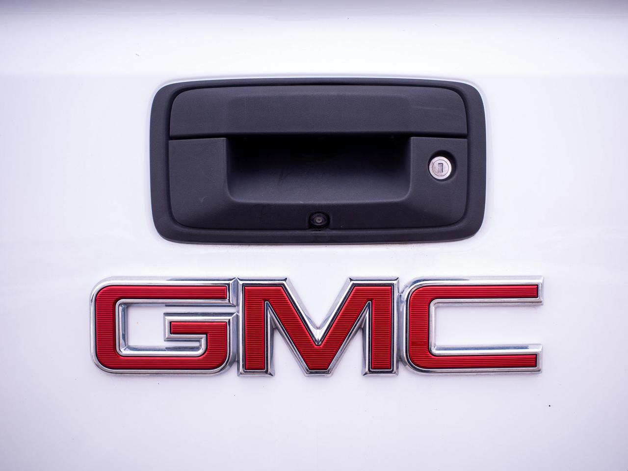 2017 GMC Sierra 1500 - Adjustable Lumbar   Smartphone Integration Photo