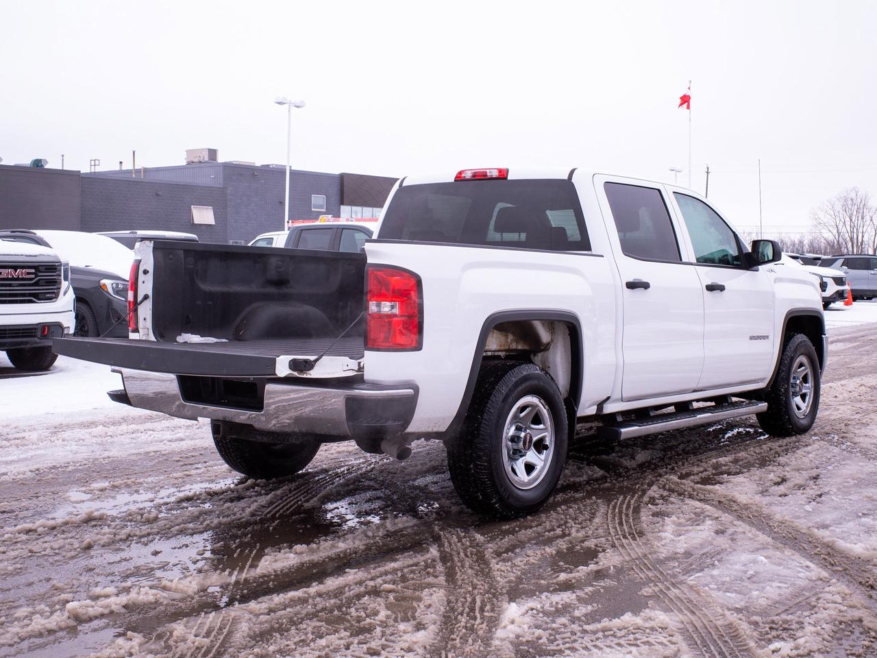 2017 GMC Sierra 1500 - Adjustable Lumbar   Smartphone Integration Photo