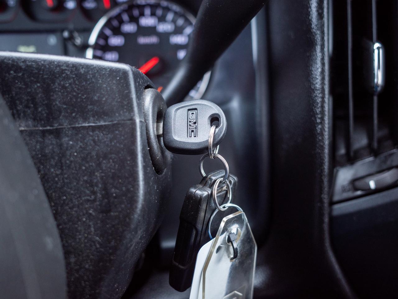 2017 GMC Sierra 1500 - Adjustable Lumbar   Smartphone Integration Photo