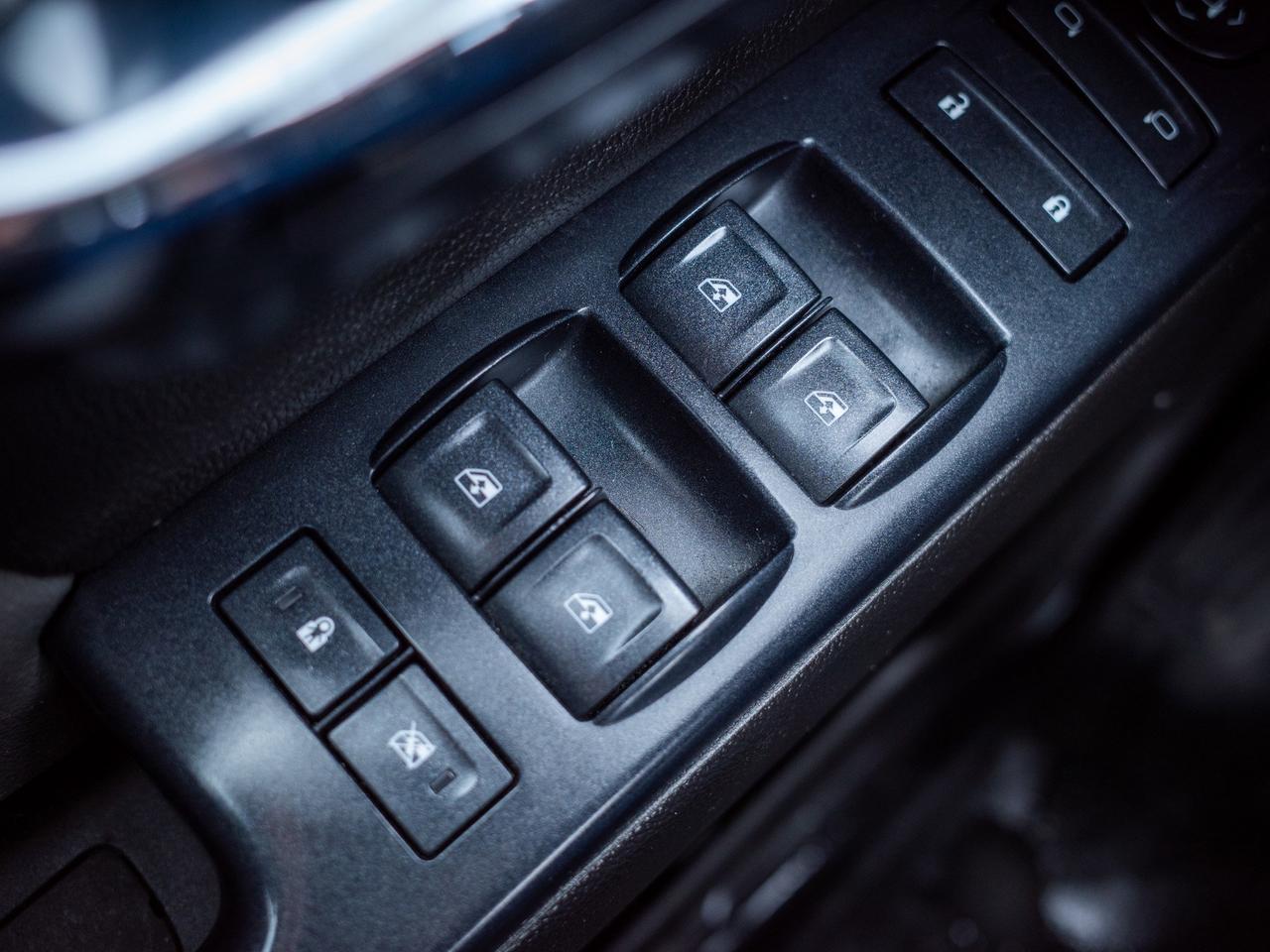 2017 GMC Sierra 1500 - Adjustable Lumbar   Smartphone Integration Photo