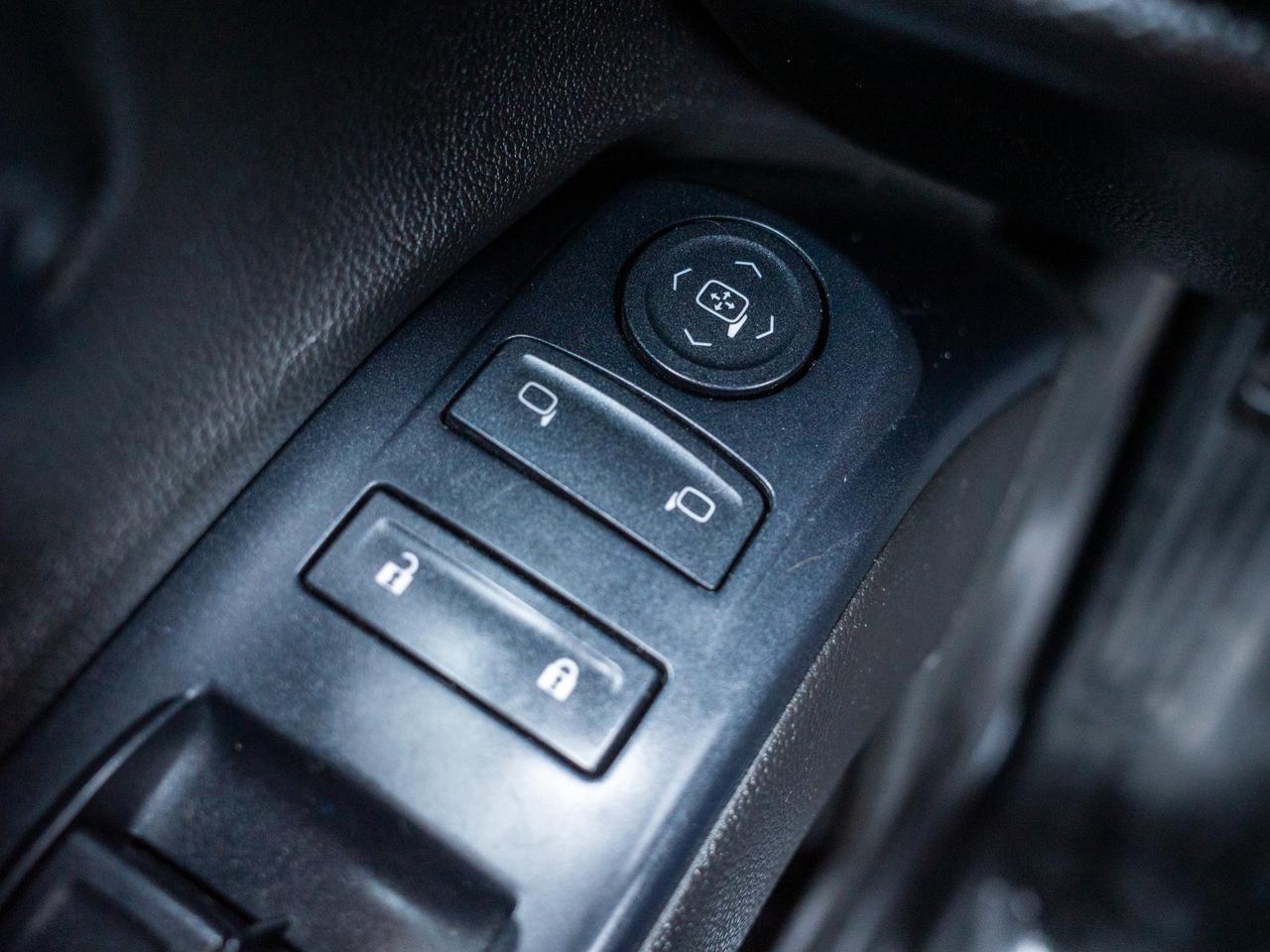 2017 GMC Sierra 1500 - Adjustable Lumbar   Smartphone Integration Photo