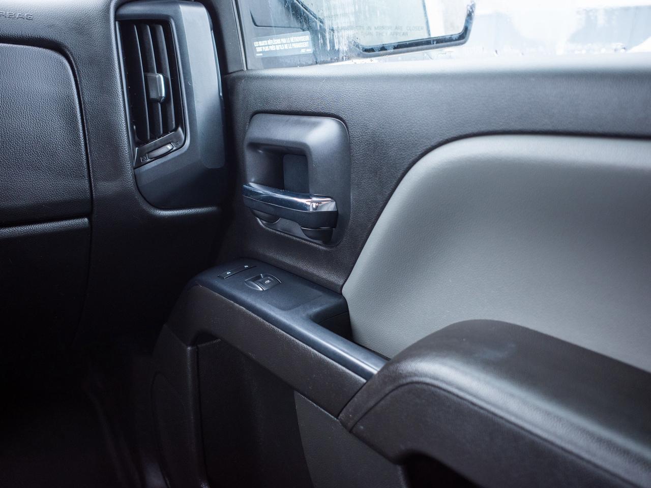2017 GMC Sierra 1500 - Adjustable Lumbar   Smartphone Integration Photo