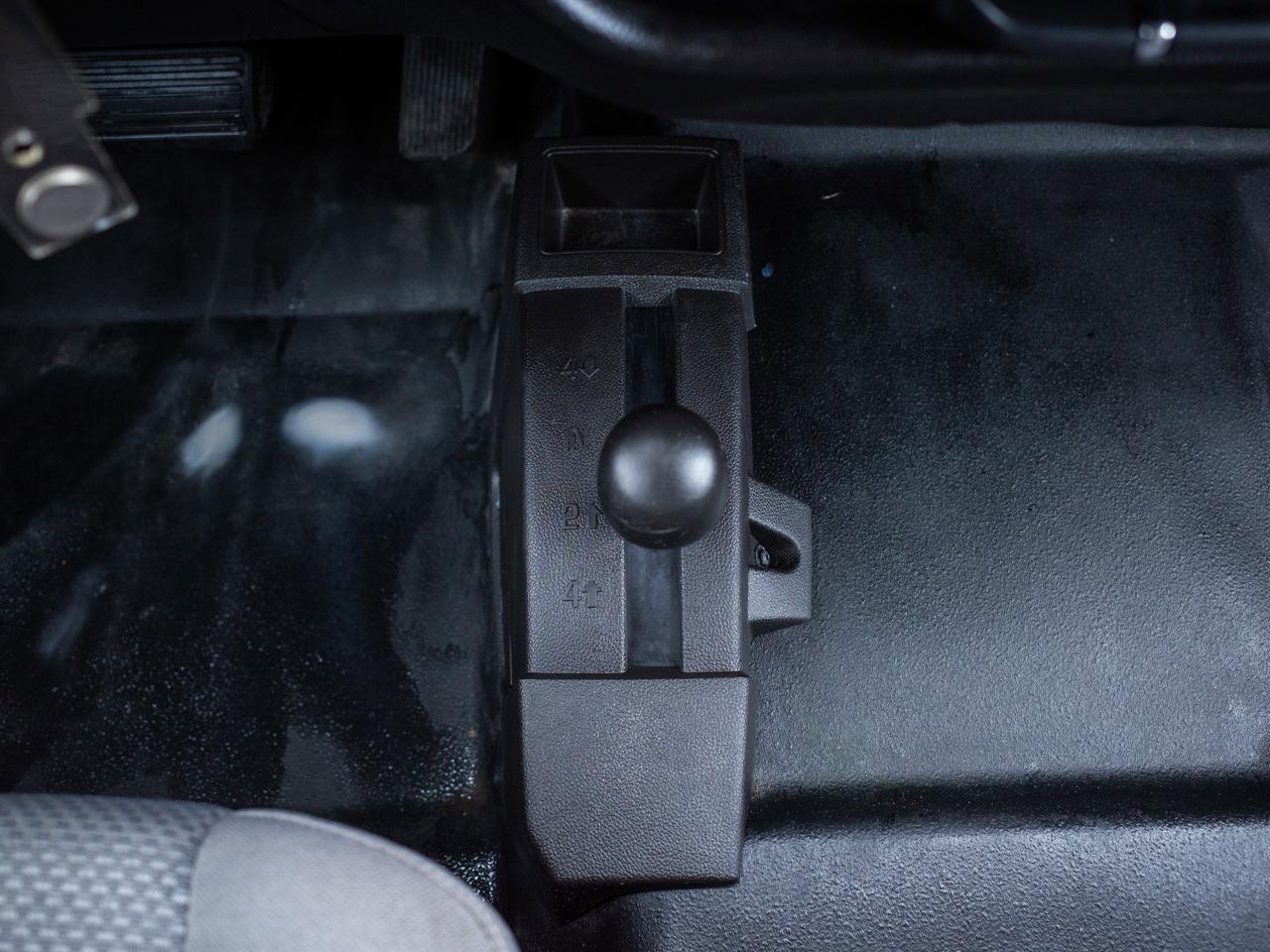 2017 GMC Sierra 1500 - Adjustable Lumbar   Smartphone Integration Photo