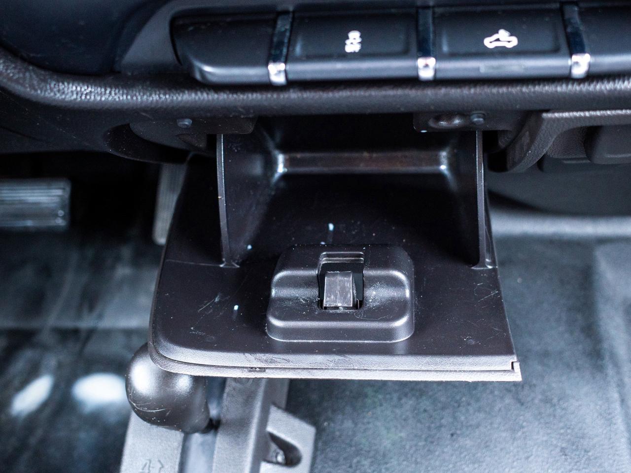 2017 GMC Sierra 1500 - Adjustable Lumbar   Smartphone Integration Photo