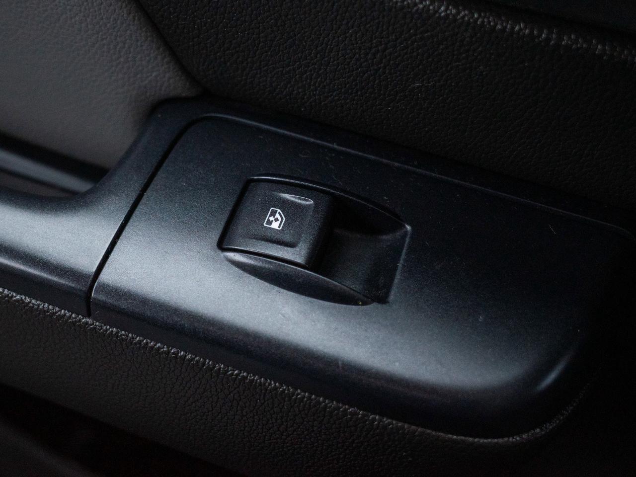 2017 GMC Sierra 1500 - Adjustable Lumbar   Smartphone Integration Photo