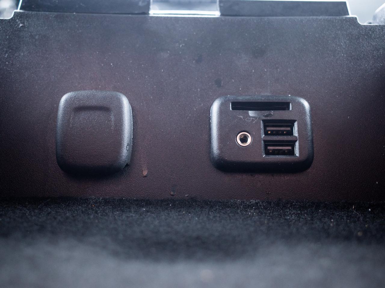 2017 GMC Sierra 1500 - Adjustable Lumbar   Smartphone Integration Photo