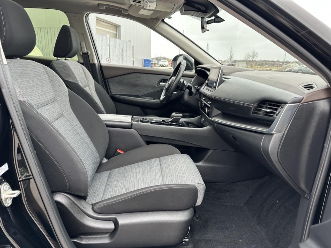 2023 Nissan Rogue SV MOONROOF Photo