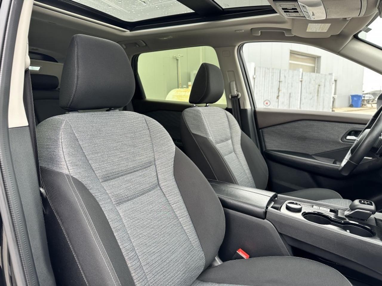 2023 Nissan Rogue SV MOONROOF Photo