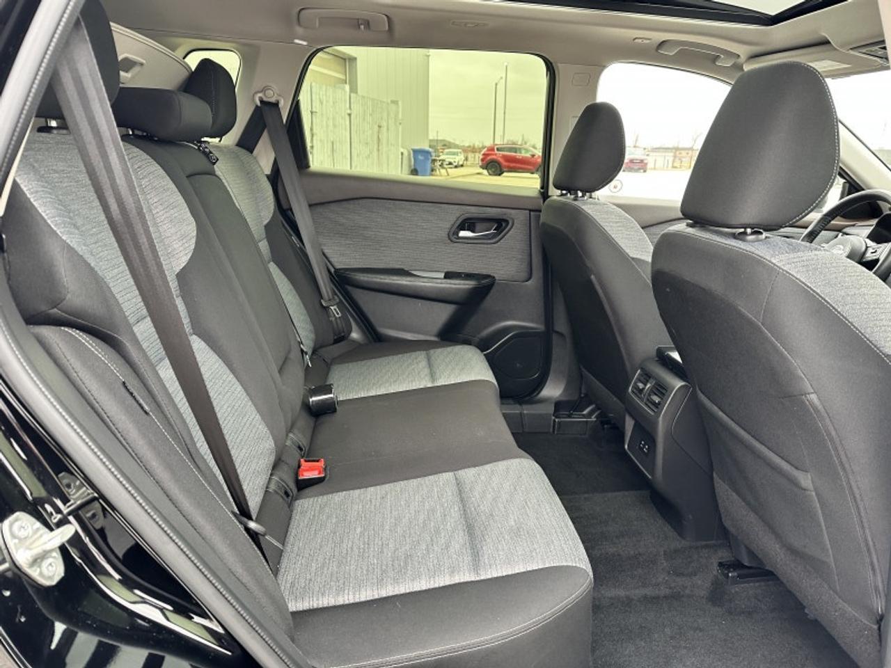 2023 Nissan Rogue SV MOONROOF Photo